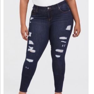 Torrid size 20R BOMBSHELL SKYHIGH SKINNY JEANS!!